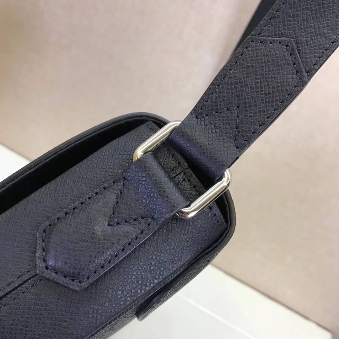 L0vis Vvtt0n Roman PM Taiga Line Shoulder Bag Replica M30619
