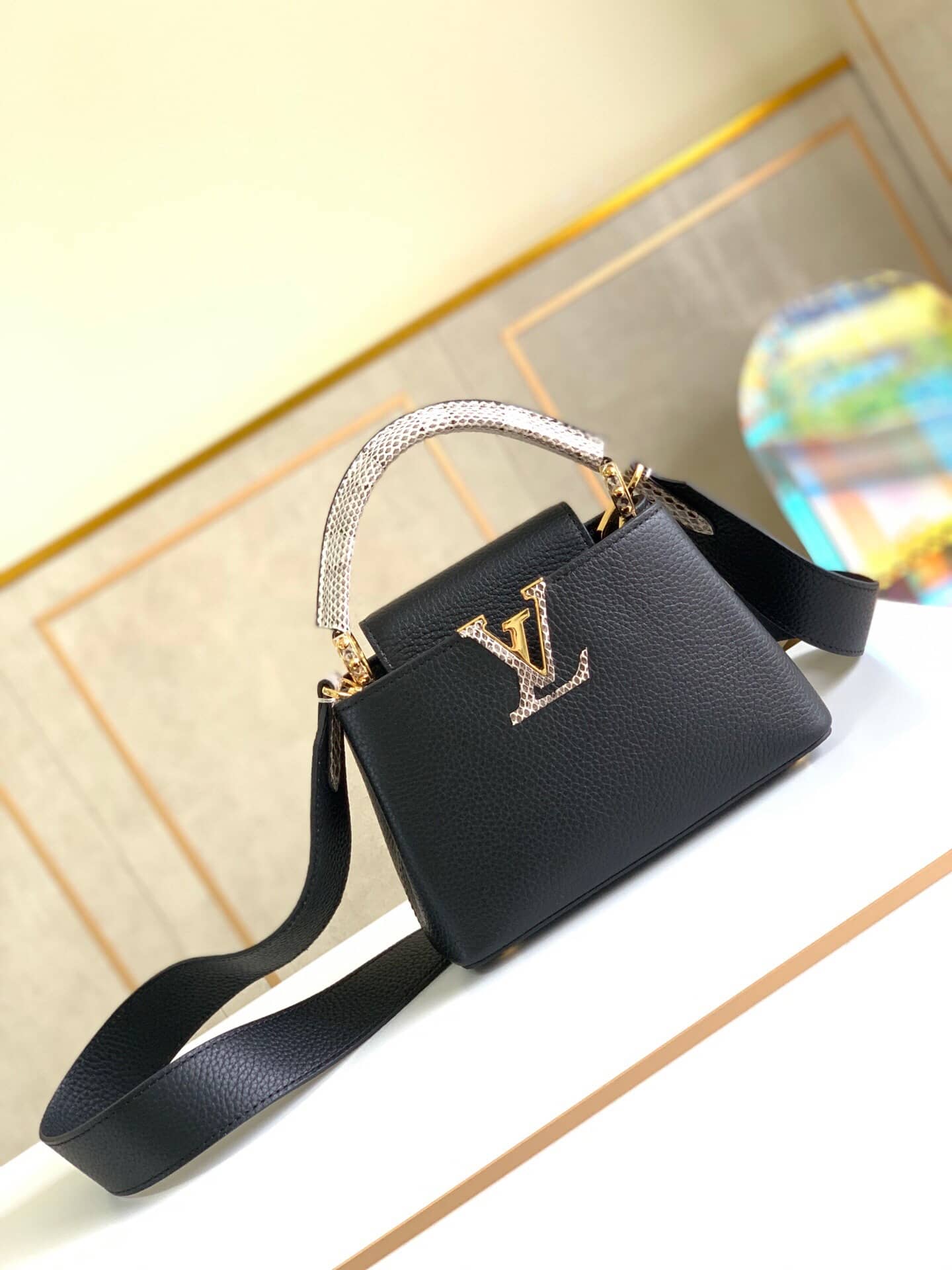 L0vis Vvtt0n Capucines Mini Replica Bag Black M55921