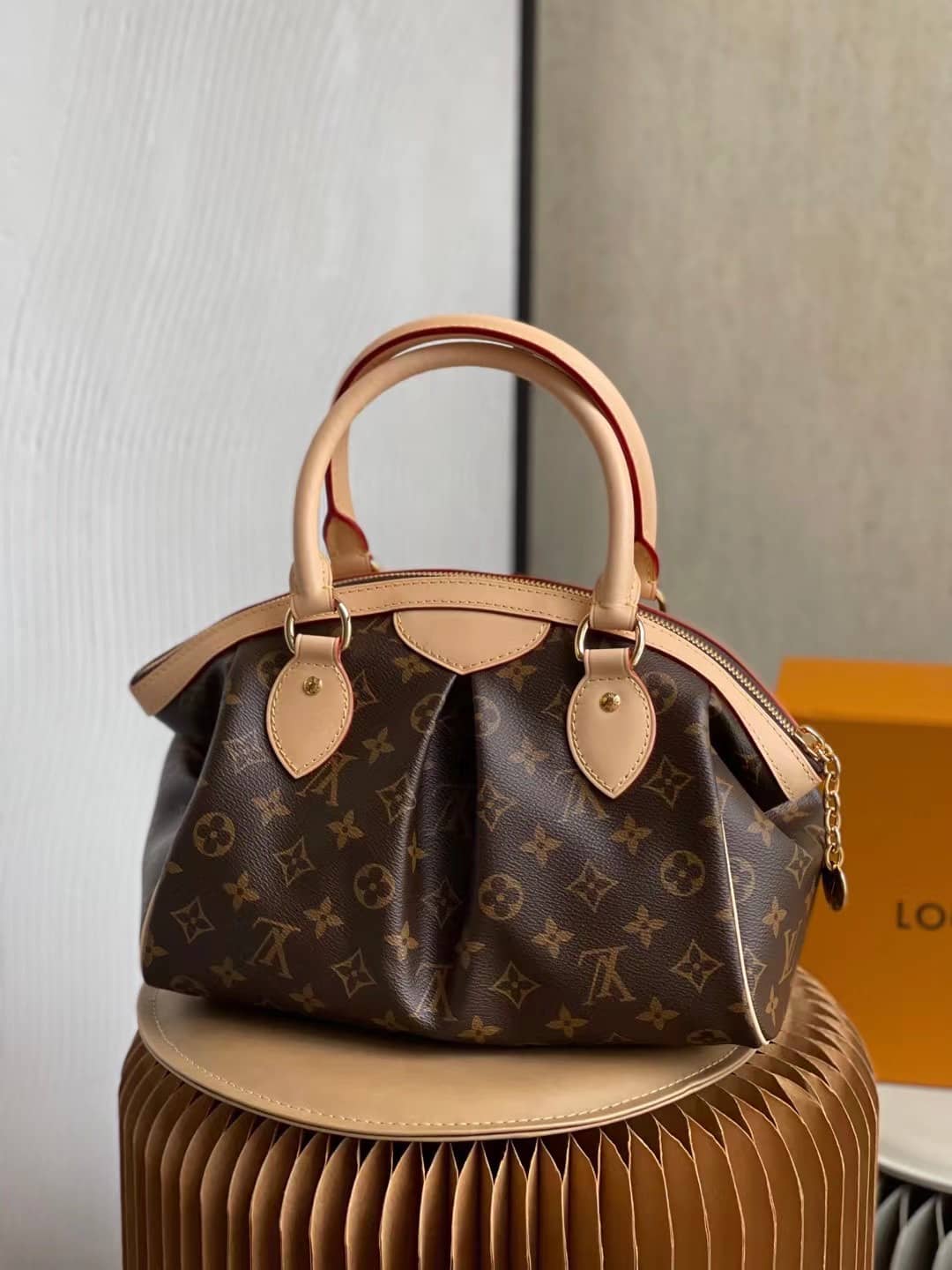 L0vis Vvtt0n Monogram Tivoli PM M40143 Replica Shoulder Bag