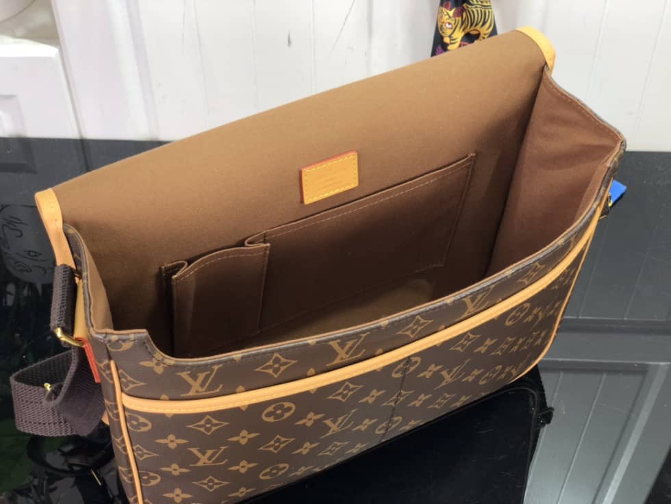 L0vis Vvtt0n Monogram Messenger Bosphore GM M40105 Replica Shoulder Bag