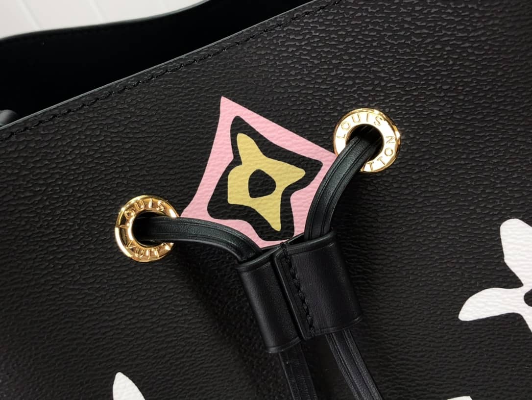 L0vis Vvtt0n Neo Noe Monogram Giant PVC Canvas Replica Shoulder Bag M45821