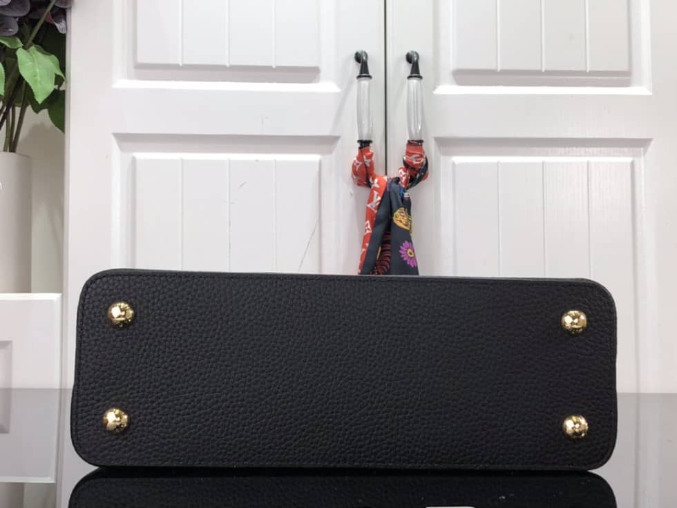 L0vis Vvtt0n Capucines MM Black M58732 Replica Crossbody Bag