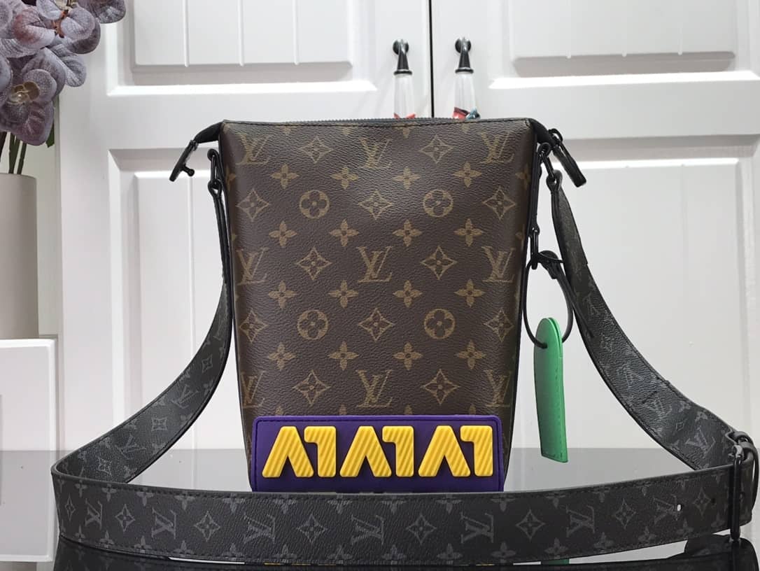 L0vis Vvtt0n Monogram Coated Canvas Cruiser Messenger Bag Replica M57966