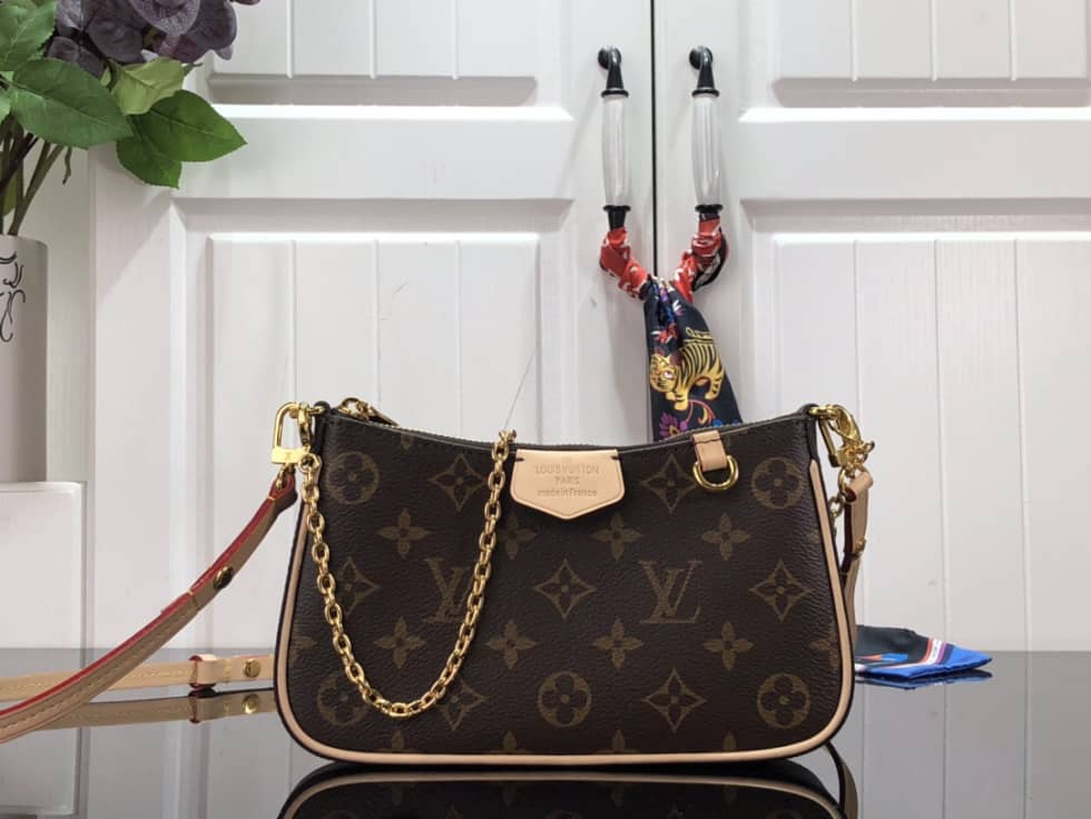 L0vis Vvtt0n Easy Pouch On Strap Monogram M81066 Replica