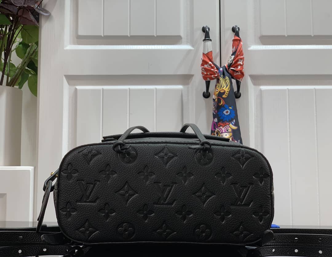L0vis Vvtt0n Empreinte Montsouris M45638 Replica Backpack