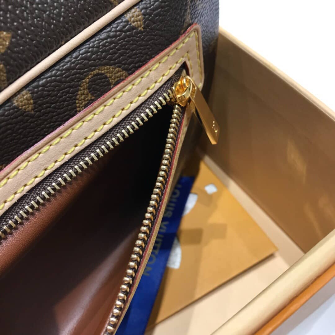 L0vis Vvtt0n Cite Pochette Monogram Canvas Replica Bag