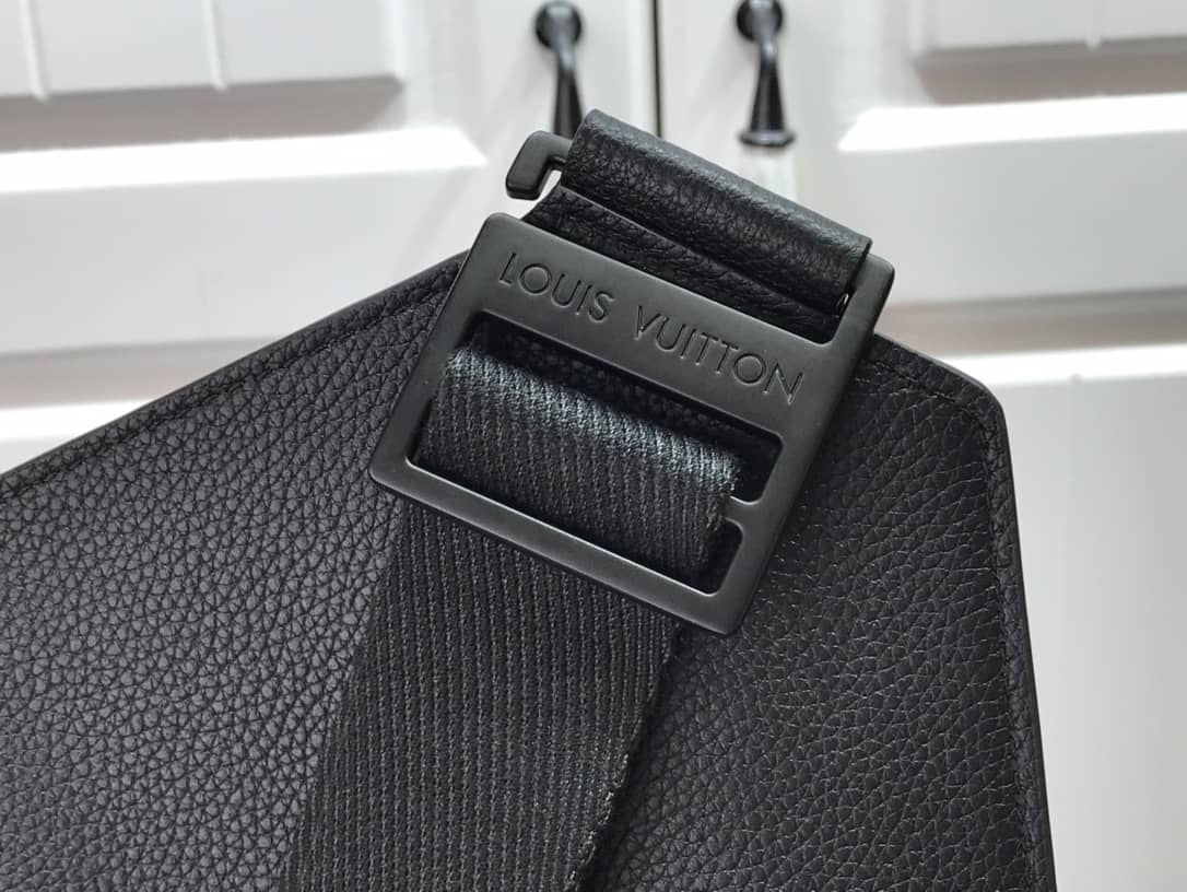L0vis Vvtt0n Aerogram Slingbag Replica Black M57081
