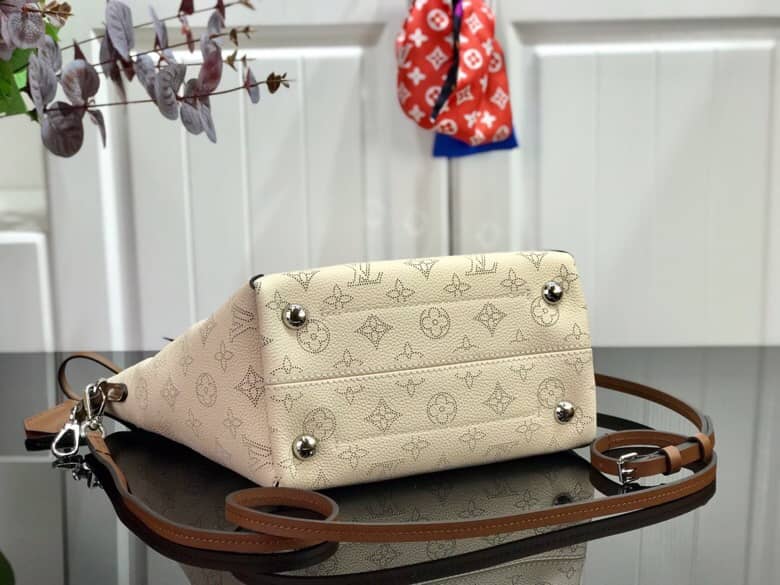 L0vis Vvtt0n Mahina Hina PM Leather Tote Replica Beige M54353