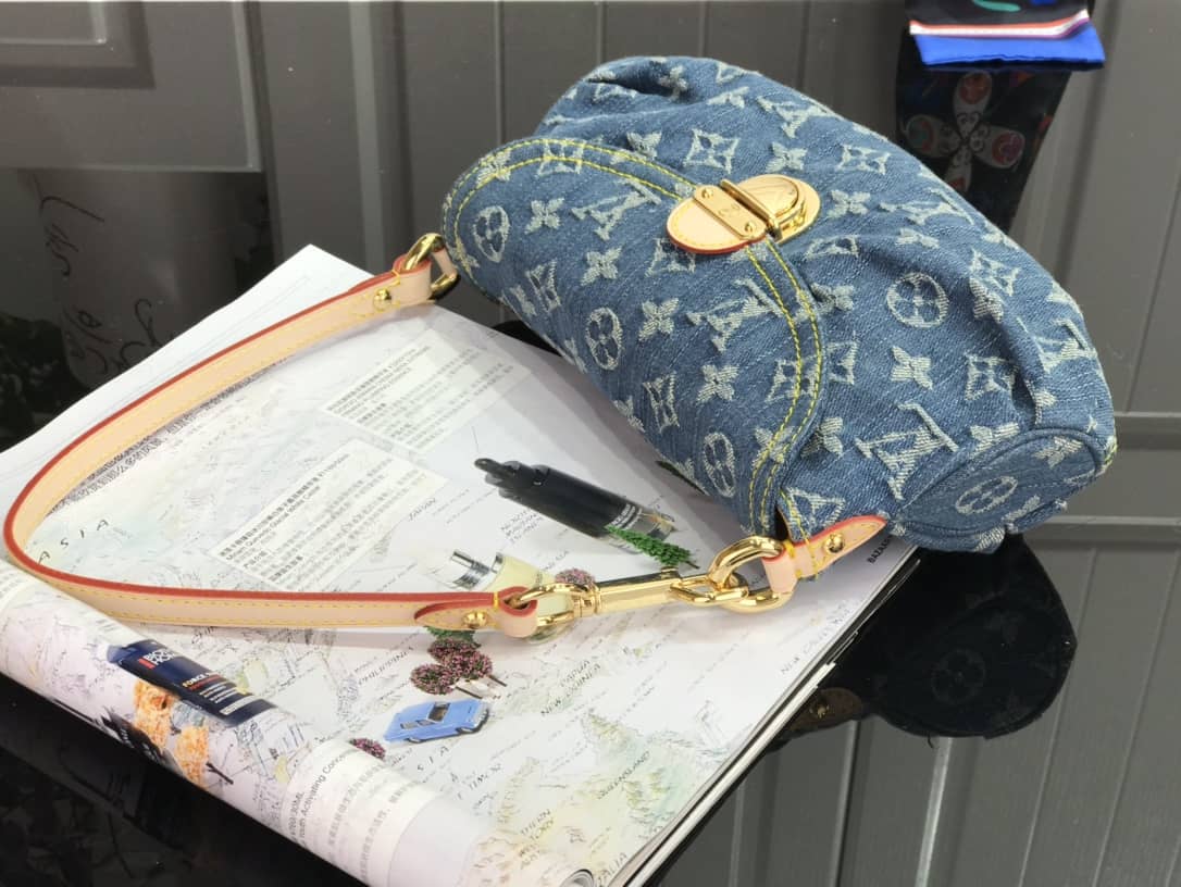 L0vis Vvtt0n Monogram Denim Mini Pleaty Replica Shoulder Bag Blue M95050