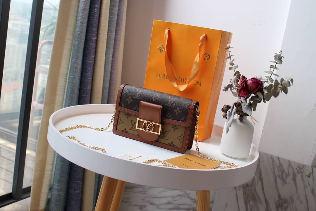 L0vis Vvtt0n Dauphine Chain Wallet Replica Shoulder Bag Brown M68746