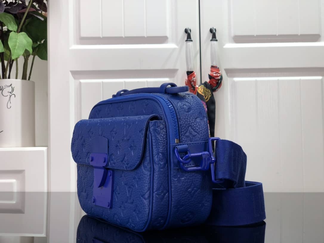 L0vis Vvtt0n S Lock Messenger Bag Replica Blue M58489