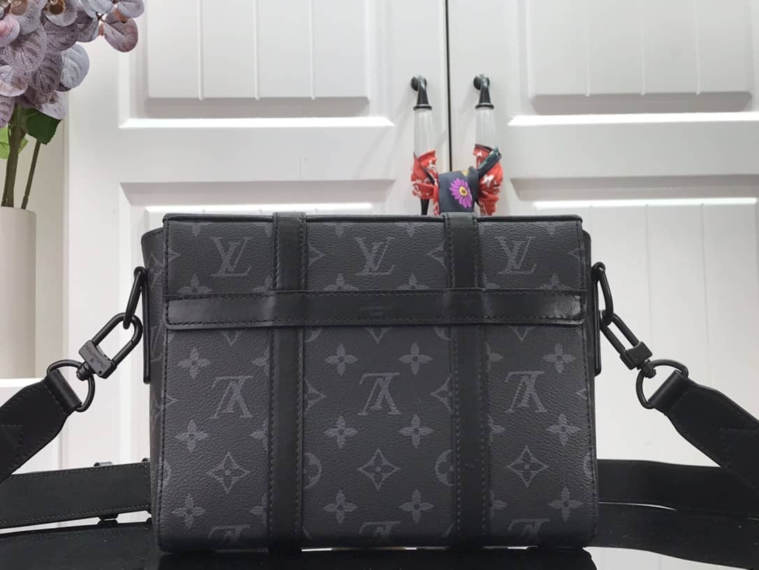 L0vis Vvtt0n Monogram Eclipse Coated Canvas Trunk Messenger Bag Replica M45727