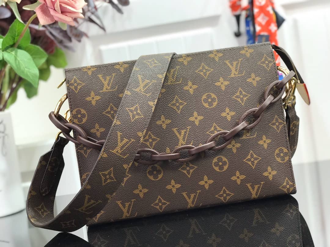 L0vis Vvtt0n Toiletry Monogram Canvas Pouch Replica M47542