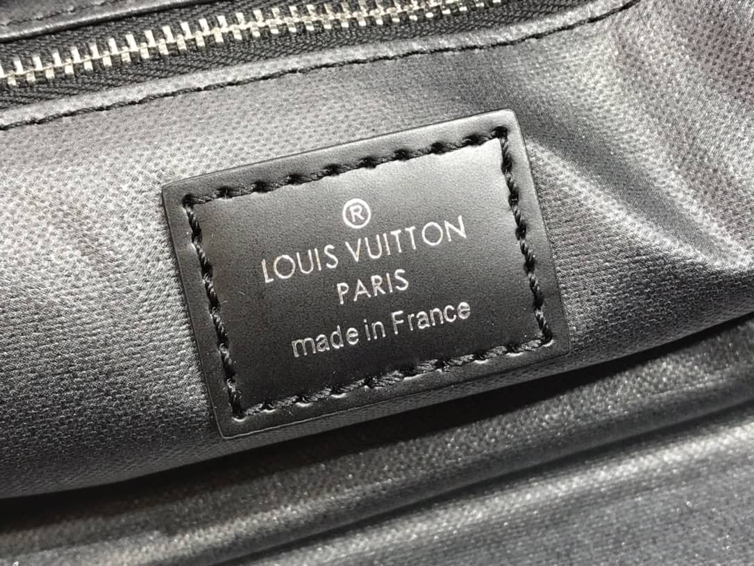 L0vis Vvtt0n King Size Toiletry Bag Replica Black M47528