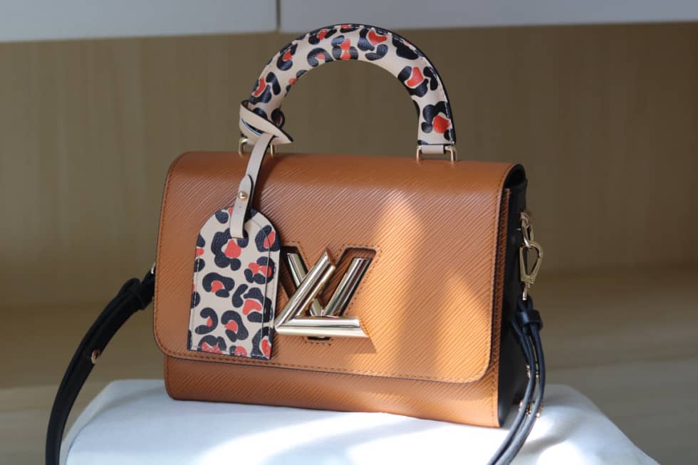 L0vis Vvtt0n Twist Leopard Handle Bag Epi Leather PM M50362 Replica Shoulder Bag