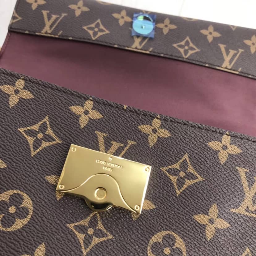 L0vis Vvtt0n Cluny BB Monogram Canvas Shoulder Handbag Replica Purple M42738