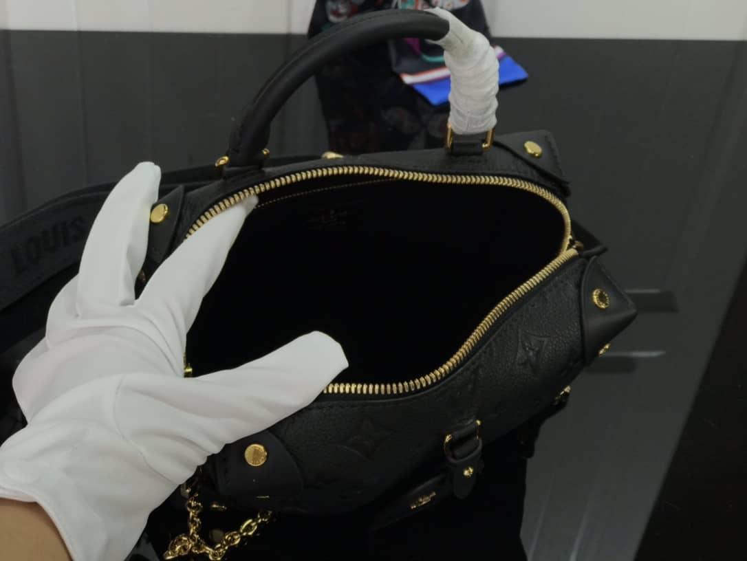 L0vis Vvtt0n Petite Malle Souple Monogram Replica Bag Black M45571