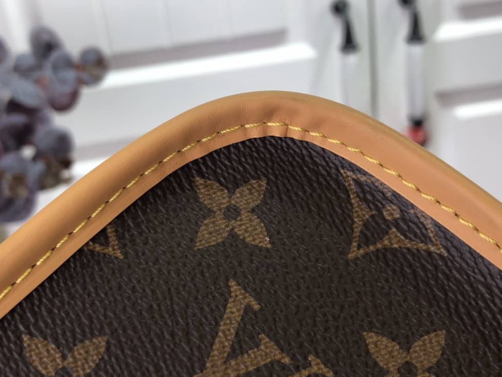 L0vis Vvtt0n Monogram Messenger Bosphore PM M40106 Replica Shoulder Bag