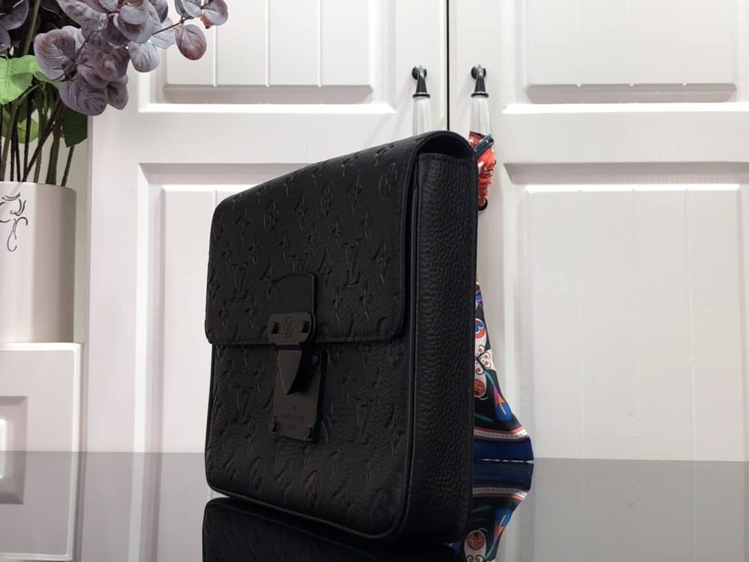 L0vis Vvtt0n S Lock A4 Monogram Taurillon Cowhide Leather Pouch Replica Black M80582
