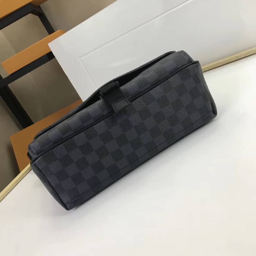 L0vis Vvtt0n Matchpoint Messenger Bag Replica N40010