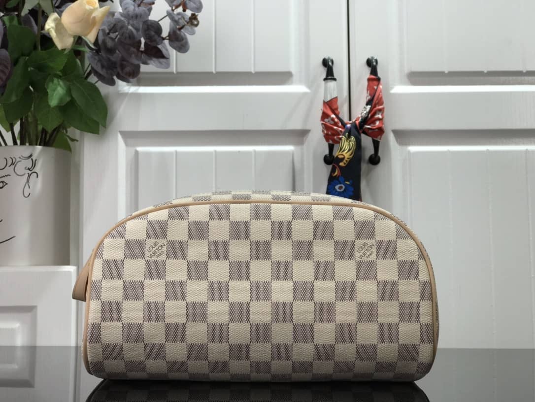 L0vis Vvtt0n King Size Toiletry Bag Replica White M47528