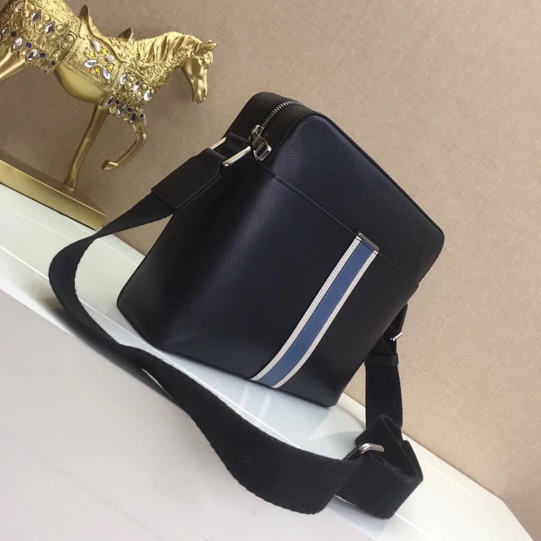 L0vis Vvtt0n Anton Messenger PM Taiga Leather Replica Bag M34411