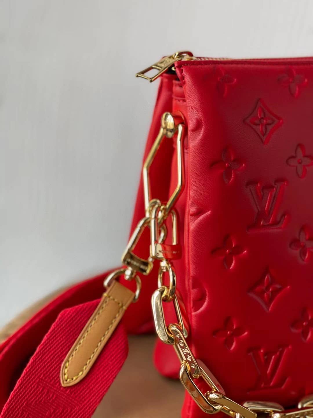 L0vis Vvtt0n Coussin PM Gold Chain Rouge Red M57792 Replica Shoulder Bag