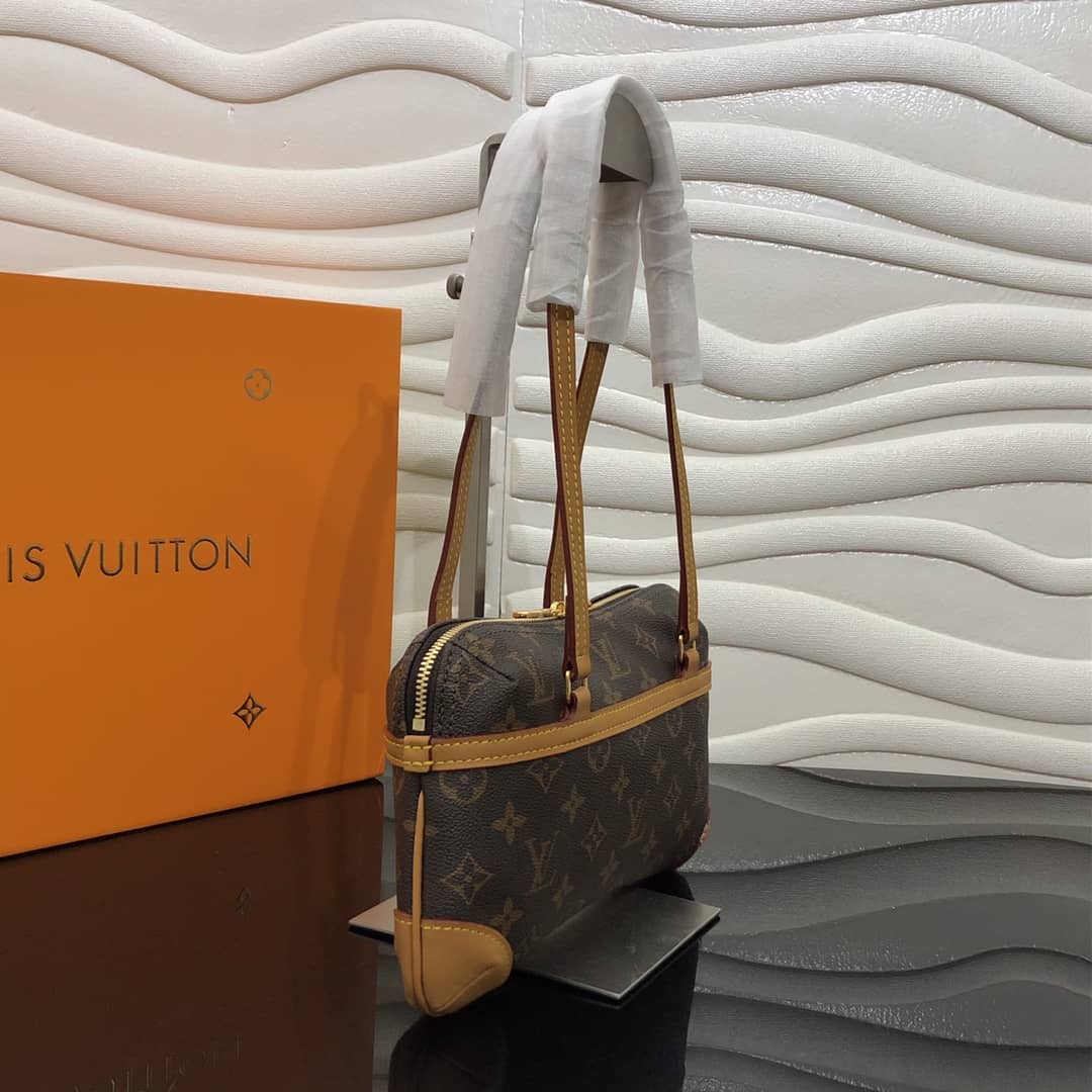 L0vis Vvtt0n Monogram Mini Kusan Shoulder Bag Replica M51143