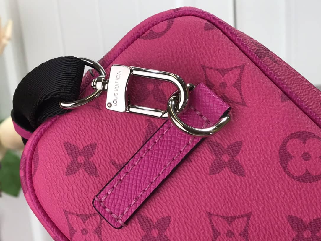 L0vis Vvtt0n Outdoor Replica Pochette Monogram Eclipse Pink M30755