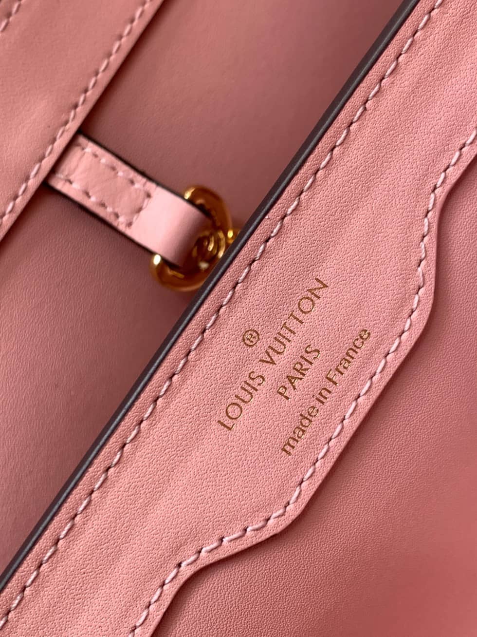 L0vis Vvtt0n Capucines MM 2way Hand Pink M42258 Replica Crossbody Bag