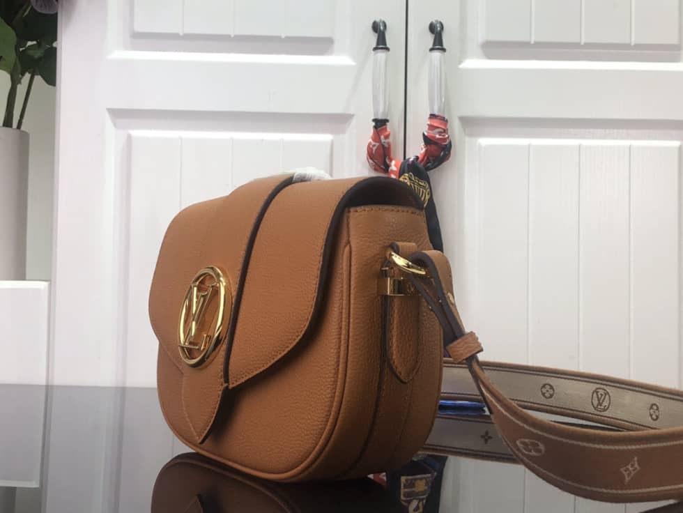 L0vis Vvtt0n Pont 9 Soft MM Grained Calfskin Brown M58967 Replica Crossbody Bag