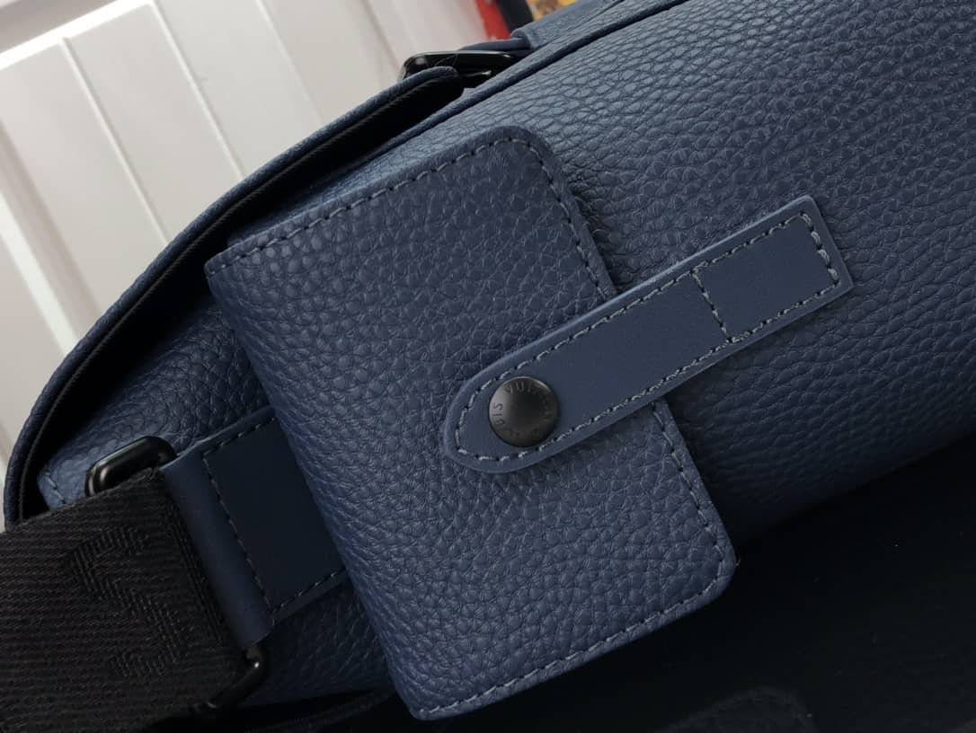 L0vis Vvtt0n Trunk Taurillon Leather Messenger Bag Replica Blue M58494