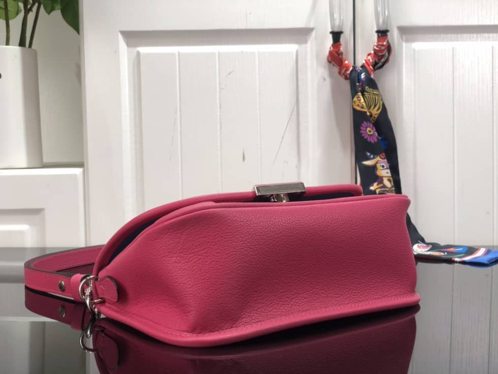 L0vis Vvtt0n Buci Epi Dragon Fruit M59460 Replica Crossbody Bag