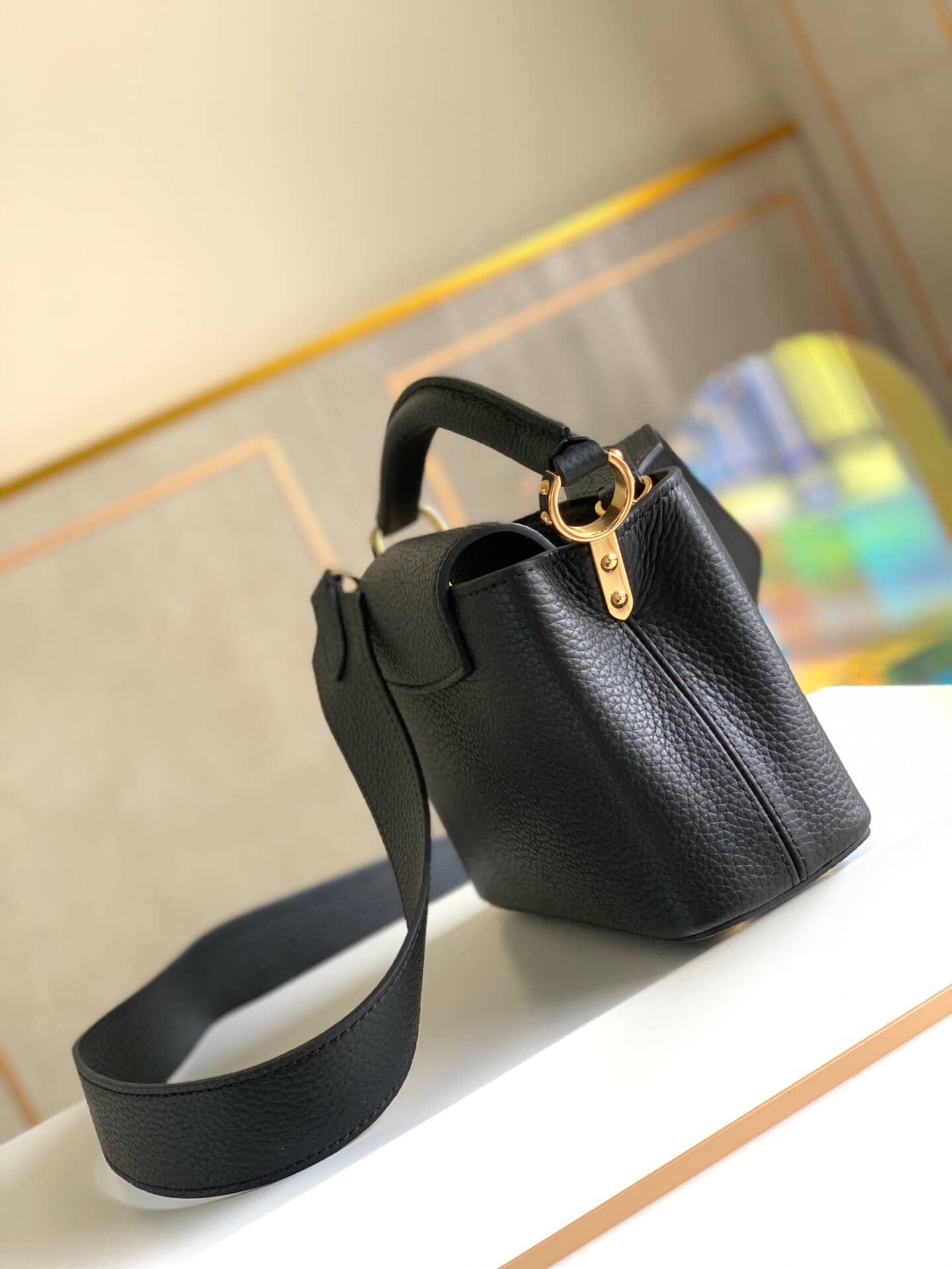 L0vis Vvtt0n Taurillon Leather Capucines Mini Replica Bag Black M55985