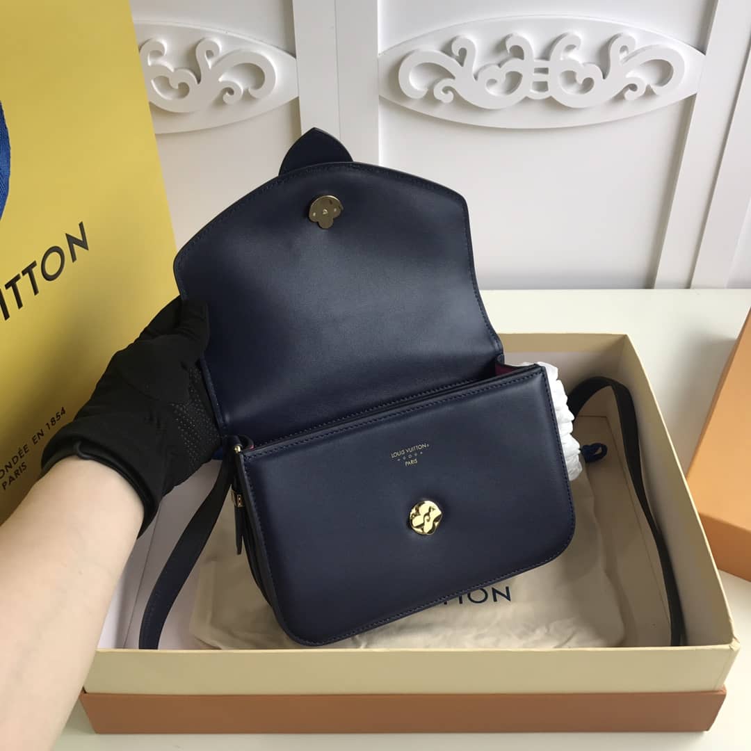 L0vis Vvtt0n Pont9 Neuf Leather Replica Shoulder Bag Blue M55948