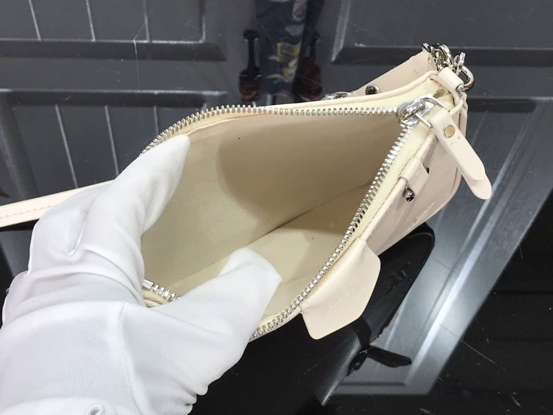 L0vis Vvtt0n Epi Easy Pouch On Strap Replica Bag Beige M80471