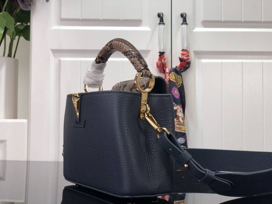 L0vis Vvtt0n Capucines Embroidery Replica Bag Blue M48865