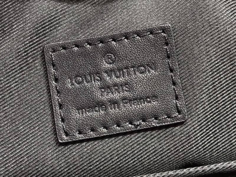 L0vis Vvtt0n Trunk Taurillon Leather Messenger Bag Replica Black M58494