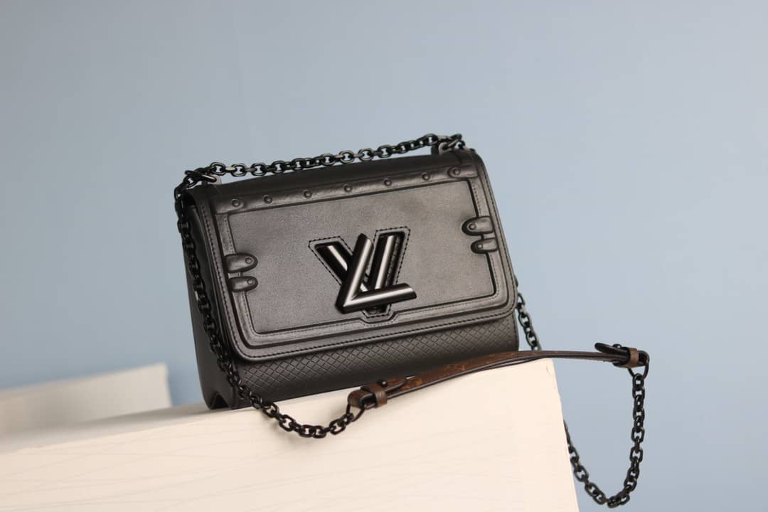 L0vis Vvtt0n Twist Epi Handbag Replica Black M50320