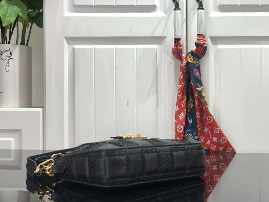 L0vis Vvtt0n Pochette Troca Replica Shoulder Bag Black M59046