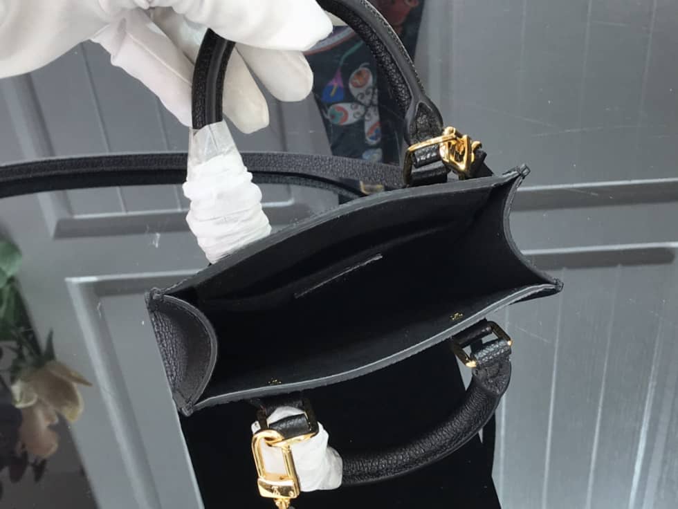 L0vis Vvtt0n Monogram Petit Sac Plat M69442 Replica Shoulder Bag