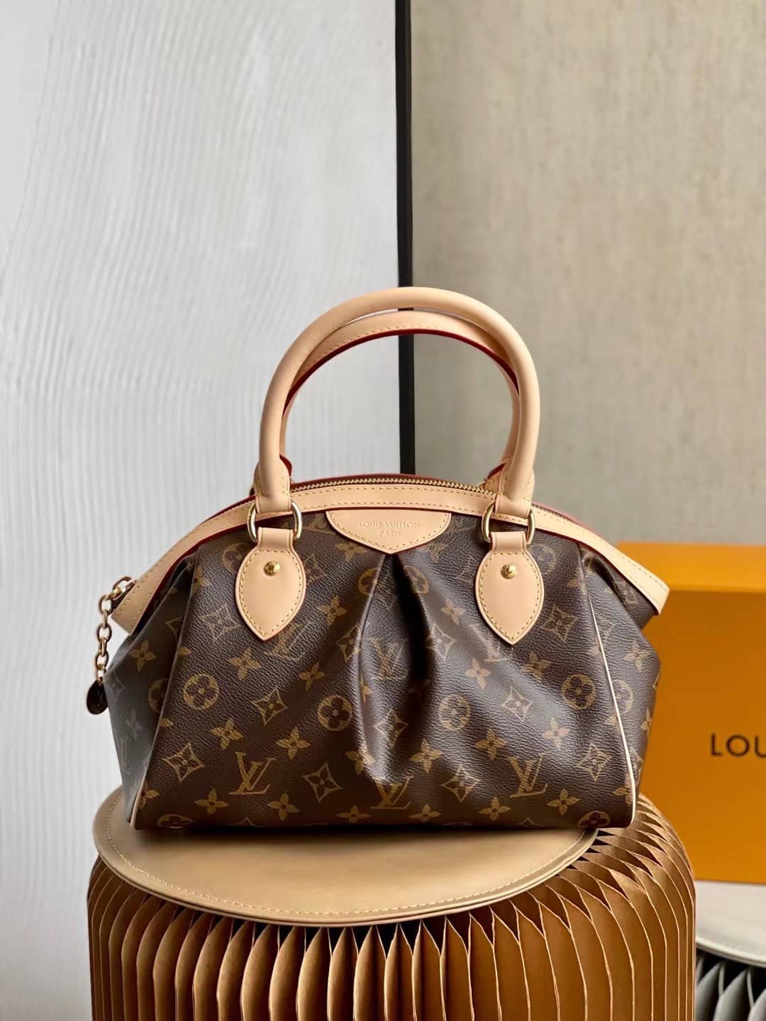L0vis Vvtt0n Monogram Tivoli PM M40143 Replica Shoulder Bag