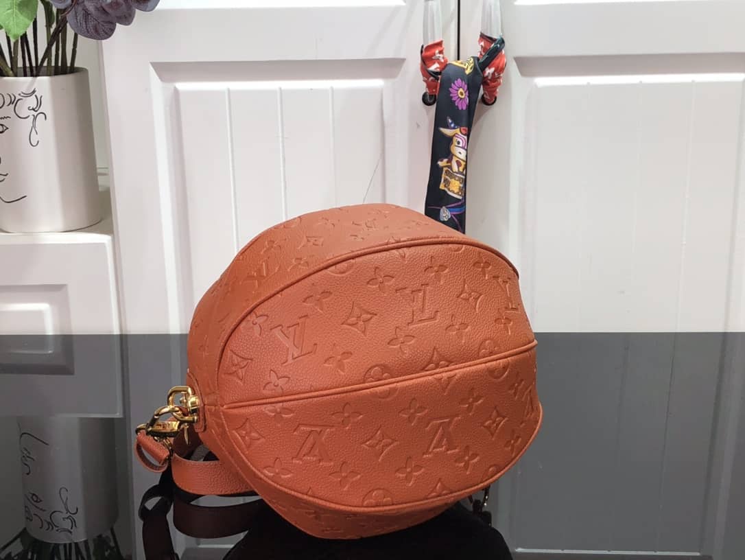 L0vis Vvtt0n x NBA Ball-in Basket Monogram Replica Shoulder Bag M57974