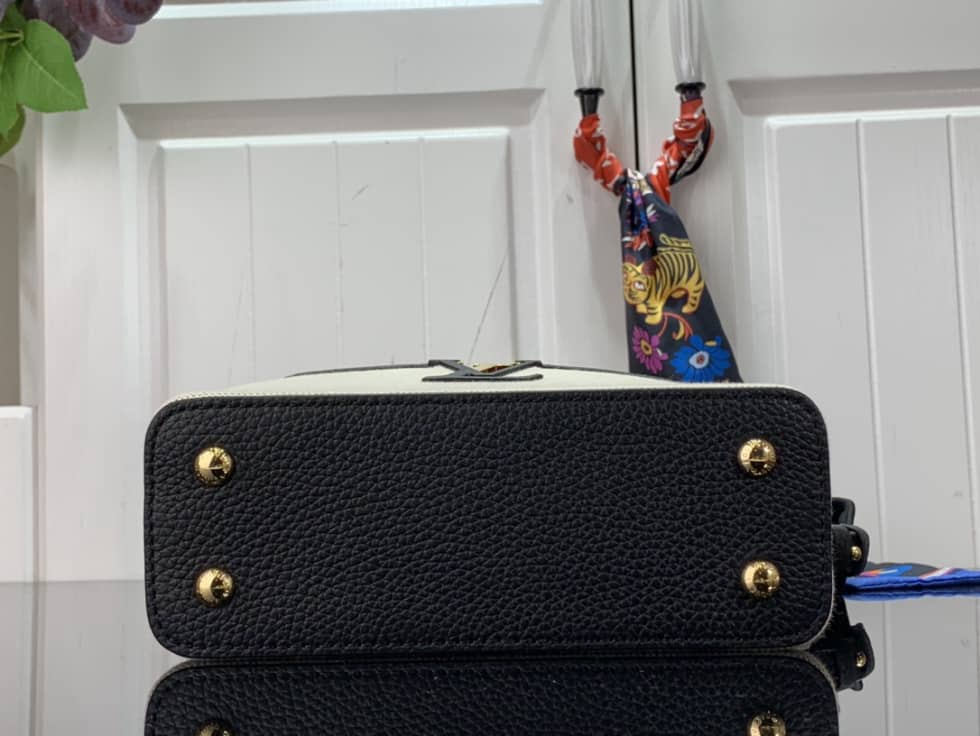 L0vis Vvtt0n Capucines Mini Black M59872 Replica Shoulder Bag