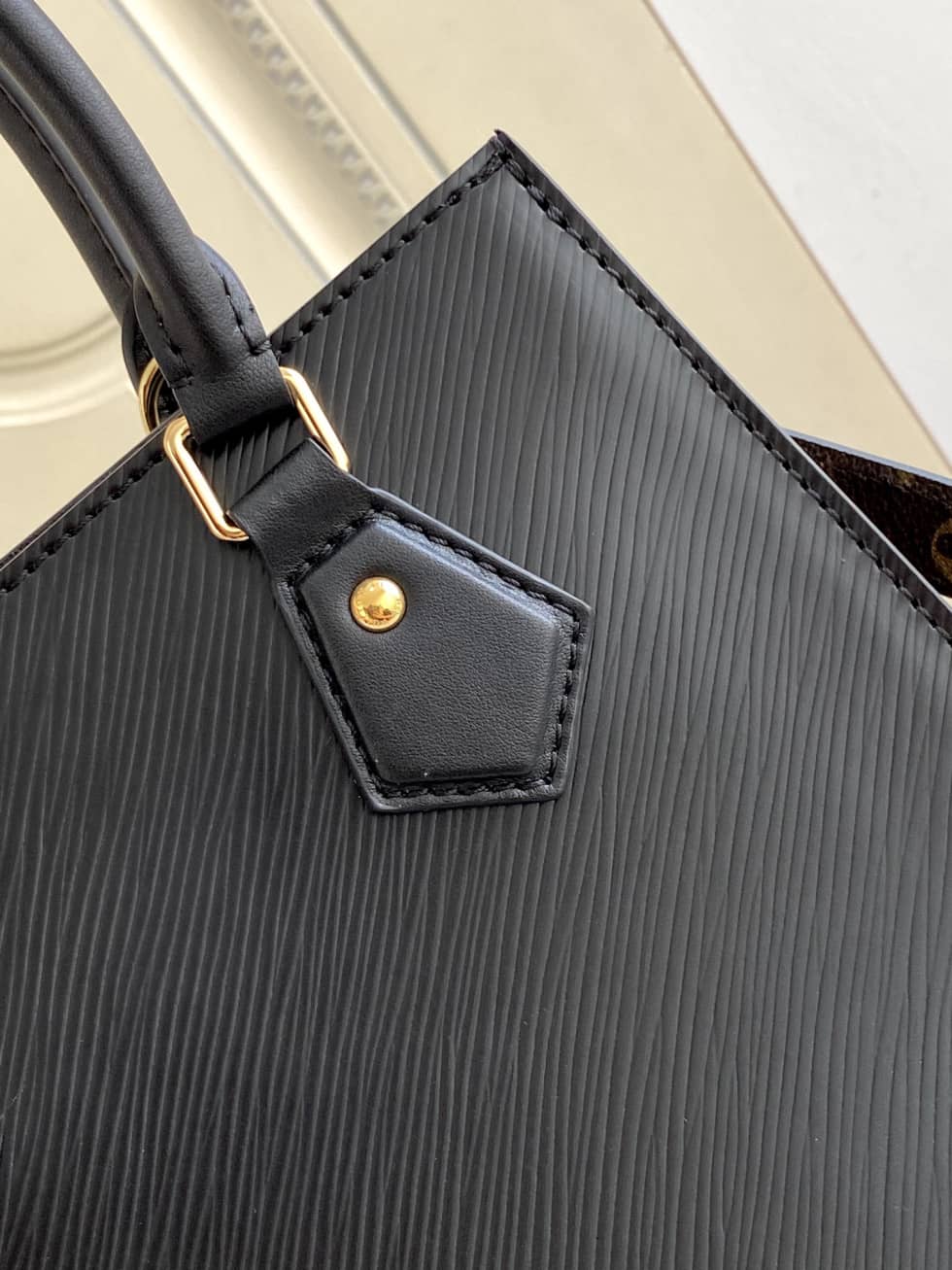 L0vis Vvtt0n Petit Sac Plat Epi Leather Black M69441 Replica Shoulder Bag