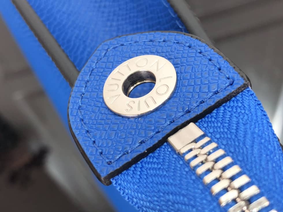 L0vis Vvtt0n Taiga Pochette Voyage Blue M59147 Replica