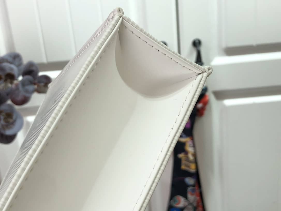 L0vis Vvtt0n Petit Sac Plat Flat Shoulder Bag Replica White M80169
