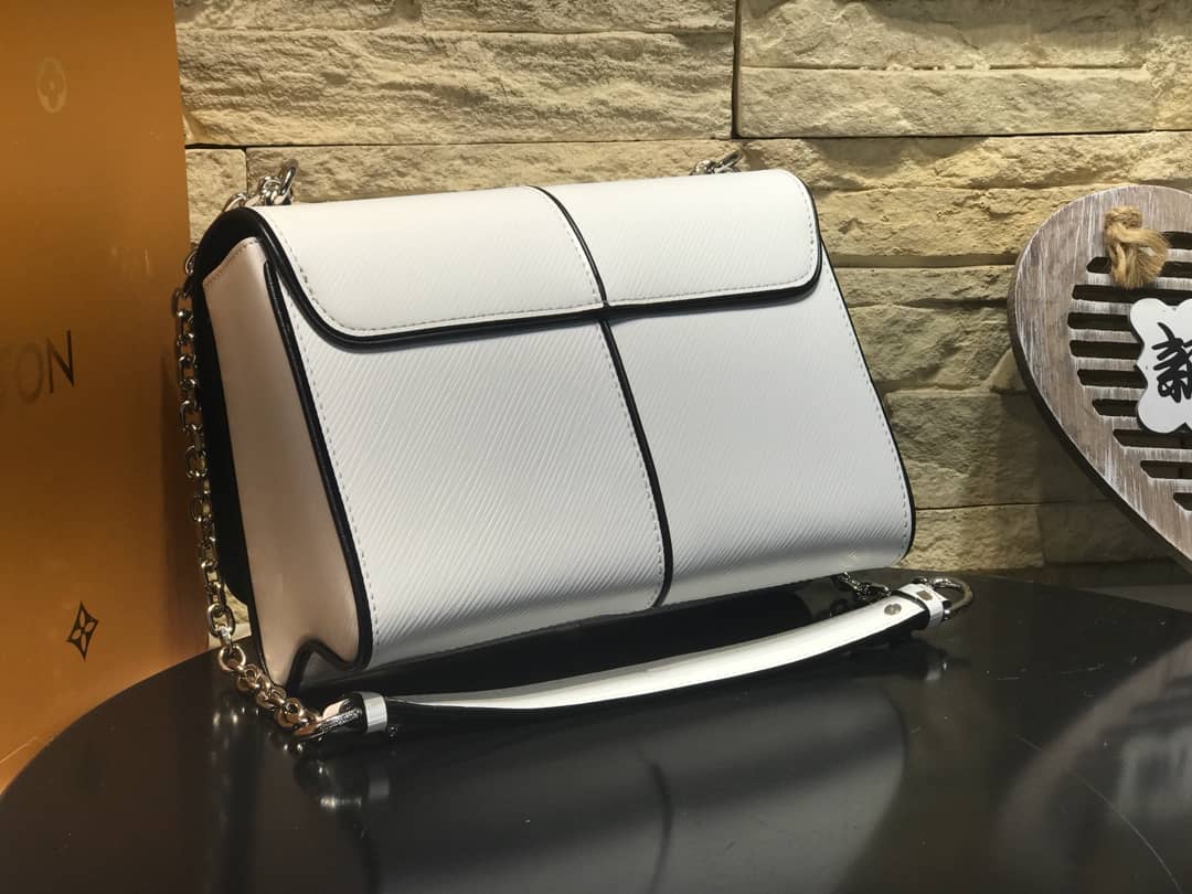 L0vis Vvtt0n AAA Replica Chain Shoulder Bag White