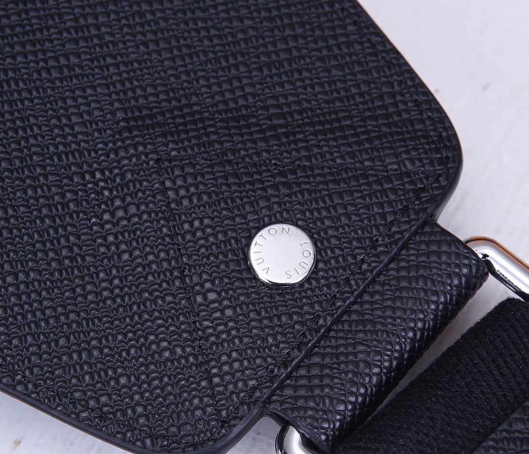 L0vis Vvtt0n Avenue Taiga Leather Replica Sling Bag M30443