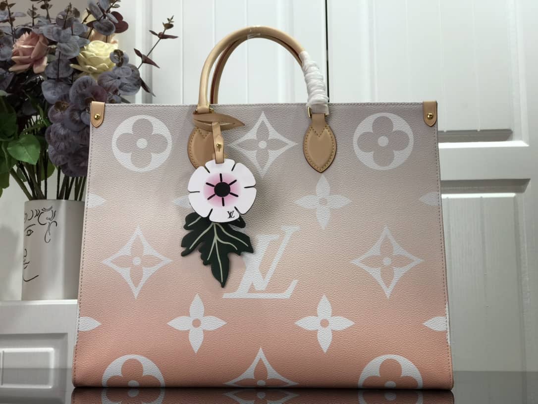 L0vis Vvtt0n OnTheGo Gm By The Pool Tote Replica M57640